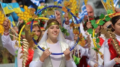 В Маріуполі проходить фестиваль грецької культури "Мега-Йорти" В Маріуполі проходить фестиваль грецької культури "Мега-Йорти"