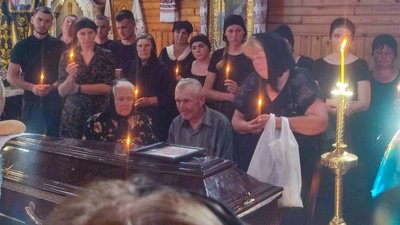 Прощання з загиблим внаслідок ракетної атаки волинянином Анатолієм Кушніруком Прощання з загиблим внаслідок ракетної атаки волинянином Анатолієм Кушніруком