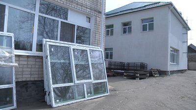 "Жодного разу не було капітального ремонту". В Кремінній поновили ремонтні роботи у дитсадку "Жодного разу не було капітального ремонту". В Кремінній поновили ремонтні роботи у дитсадку