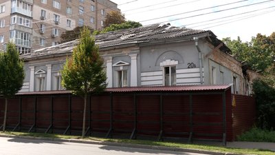 Будівля колишньох дитячої стоматполіклініки у Чернігові: суд вирішив законсервувати