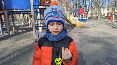 Лев Іванов друзка на майданчику у Кропивнциькому Лев Іванов друзка на майданчику у Кропивнциькому