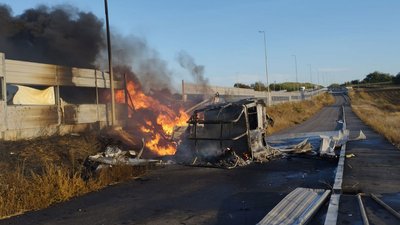 У Полтавському районі під час пожеж травмувалися двоє людей У Полтавському районі під час пожеж травмувалися двоє людей