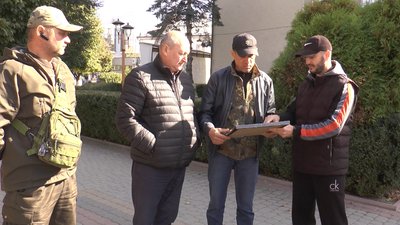 Чоловіку, якого підозрюють у вбивстві ветерана АТО/ООС на Франківщині, обрали запобіжний захід Чоловіку, якого підозрюють у вбивстві ветерана АТО/ООС на Франківщині, обрали запобіжний захід