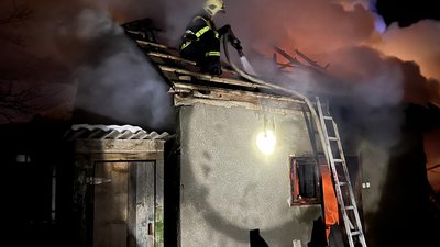 В селі на Закарпатті горів хлів, в якому зберігали газові балони В селі на Закарпатті горів хлів, в якому зберігали газові балони