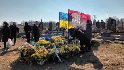 На Тернопільщині попрощалися із загиблим художником та бійцем Олегом Дробоцьким