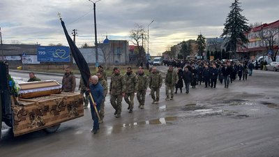 На Тернопільщині попрощалися з військовослужбовцями Маратом Сабірoвим та Ярославом Опарою На Тернопільщині попрощалися з військовослужбовцями Маратом Сабірoвим та Ярославом Опарою
