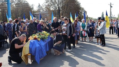 Загинув під час штурму на Куп'янському напрямку: на Черкащині прощалися з воїном Загинув під час штурму на Куп'янському напрямку: на Черкащині прощалися з воїном