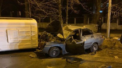 У Харкові зіткнулися мікроавтобус і "ВАЗ": один загиблий, двоє травмованих