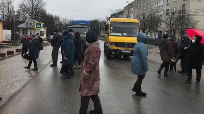 20 людей протестували у Хоросткові проти побудови автомийки 20 людей протестували у Хоросткові проти побудови автомийки