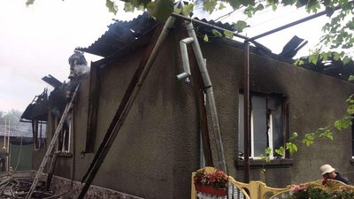 На Закарпатті горів житловий будинок: причини та збитки встановлюють На Закарпатті горів житловий будинок: причини та збитки встановлюють