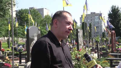 На Смолянському цвинтарі у Житомирі попрощалися із трьома військовими, які загинули на Херсонщині На Смолянському цвинтарі у Житомирі попрощалися із трьома військовими, які загинули на Херсонщині
