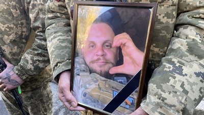 У Полтаві та громаді встановлять дев’ять меморіальних дощок полеглим воїнам У Полтаві та громаді встановлять дев’ять меморіальних дощок полеглим воїнам