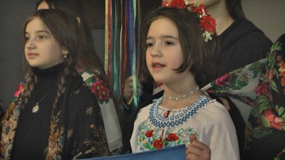 У Луцьку діти загиблих військових колядували, щоб зібрати гроші для гарнізонного шпиталю У Луцьку діти загиблих військових колядували, щоб зібрати гроші для гарнізонного шпиталю