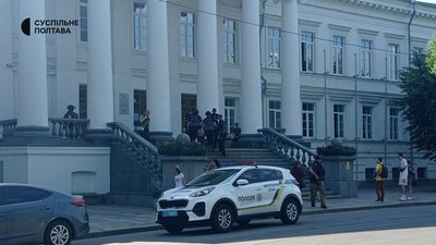 Приміщення Полтавської міської ради перевіряють на замінування Приміщення Полтавської міської ради перевіряють на замінування