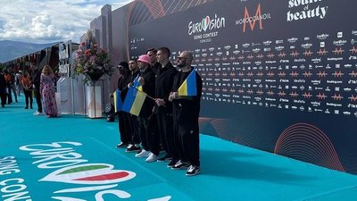 Церемонія відкриття Євробачення-2022: Kalush Orchestra зустрічали оплесками та вигуками "Слава Україні!" Церемонія відкриття Євробачення-2022: Kalush Orchestra зустрічали оплесками та вигуками "Слава Україні!"