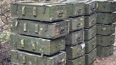 Танковий кулемет та сотні боєприпасів: на Чернігівщині виявили схрони росіян Танковий кулемет та сотні боєприпасів: на Чернігівщині виявили схрони росіян