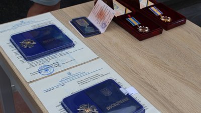 "Наш обов’язок – берегти пам’ять про них": на Вінниччині вручили нагороди родинам полеглих захисників "Наш обов’язок – берегти пам’ять про них": на Вінниччині вручили нагороди родинам полеглих захисників