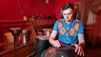 "Мене мурашить після кожної гри". Кропивничанин Ігор Труш про гру на хендпані