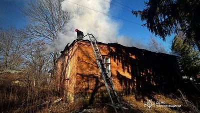 Пожежі на Чернігівщині: за добу виникли вісім пожеж в будинках, спорудах, бібліотеці