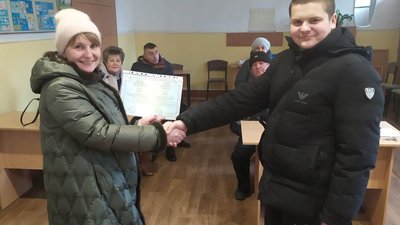 У херсонському гідрометеорологічному коледжі студенту видали перший після деокупації міста диплом