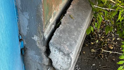 У Дніпрі жителі будинку жаліються на підтоплення підвалу: коли вирішать проблему У Дніпрі жителі будинку жаліються на підтоплення підвалу: коли вирішать проблему
