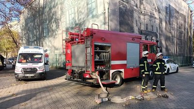 Поліцейські отримали повідомлення про замінування Одеської міської ради Поліцейські отримали повідомлення про замінування Одеської міської ради