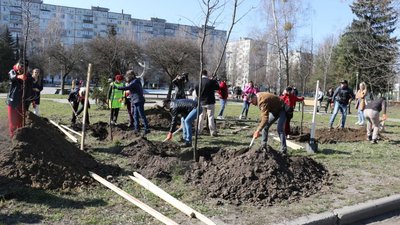 У Житомирі провели екоакцію з висадки 1000 дерев – естафету передали Миколаєву та Дніпру