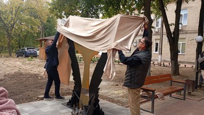Відкриття пам'ятного знаку загиблим медпрацівникам у Сумах