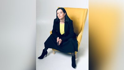 Сиди як дівчинка. Про що цей флешмоб та чому він не тільки про першу леді