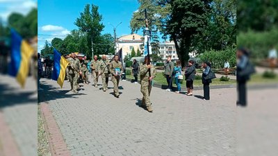 Церемонія прощання з бійцем Русланом Сівцем у Чернігові Церемонія прощання з бійцем Русланом Сівцем у Чернігові