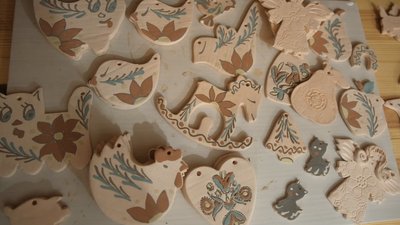 Зайчики, пташки, янголята та коники. Вінницька мисткиня виготовляє новорічні прикраси на ялинку Зайчики, пташки, янголята та коники. Вінницька мисткиня виготовляє новорічні прикраси на ялинку