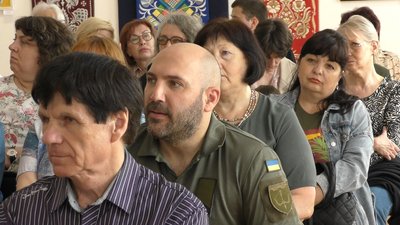 Присвятила українським воїнам: черкаська мисткиня видала збірку поезій Присвятила українським воїнам: черкаська мисткиня видала збірку поезій