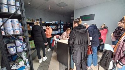 Пюре, суміші, підгузки: у Полтаві відкрили пункт благодійної допомоги для дітей Пюре, суміші, підгузки: у Полтаві відкрили пункт благодійної допомоги для дітей