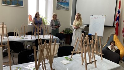 В Одесі відкрилась виставка робіт херсонської художниці, присвячена захисникам України В Одесі відкрилась виставка робіт херсонської художниці, присвячена захисникам України
