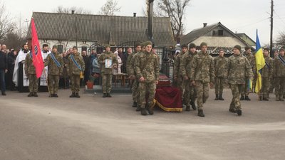 На Житомирщині попрощалися з Петром Горкушею, який загинув під час виконання бойового завдання На Житомирщині попрощалися з Петром Горкушею, який загинув під час виконання бойового завдання
