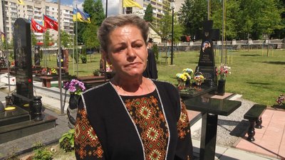 У Житомирі в День Героїв вшанували пам'ять загиблих воїнів У Житомирі в День Героїв вшанували пам'ять загиблих воїнів