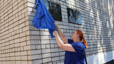 Покров, меморіальні дошки