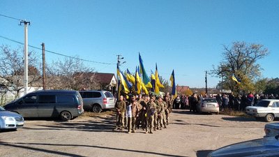 Похорон бійця. У Миколаєві простилися з воїном, що загинув звільняючи Харківщину