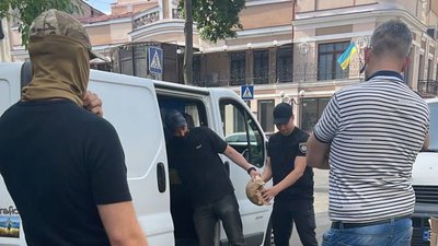 На Одещині затримали представників благодійного фонду, які розкрадали гуманітарну допомогу — СБУ На Одещині затримали представників благодійного фонду, які розкрадали гуманітарну допомогу — СБУ