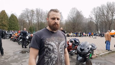 Сергій Дамаскін організував під час відкриття мотосезону у Хмельницькому благодійний збір коштів для військових Сергій Дамаскін організував під час відкриття мотосезону у Хмельницькому благодійний збір коштів для військових