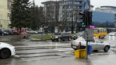 Під час хвилини мовчання в Ужгороді не зупиняють рух транспорту