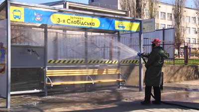 У Миколаєві дезінфікують зупинки громадського транспорту