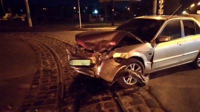Водій у стані наркотичного сп’яніння виїхав на зустрічну смугу та зіткнувся з іншим авто