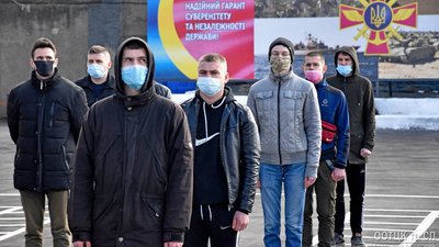Першу у цьому році сотню строковиків з Одещини призвали до армії
