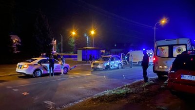 У ДТП в Рівному травмувалась жінка й троє дітей У ДТП в Рівному травмувалась жінка й троє дітей