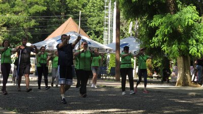 В Ужгороді влаштували всеукраїнський флешмоб зі скандинавської ходьби