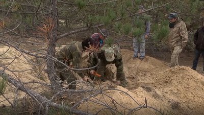 Останки двох солдатів, які зникли безвісти, знайшли пошуковці на колишньому Херсонському плацдармі Останки двох солдатів, які зникли безвісти, знайшли пошуковці на колишньому Херсонському плацдармі