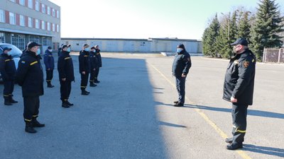 Рятувальники з Харкова поїхали на схід допомогти відновити пошкоджені внаслідок бойових дій будинки Рятувальники з Харкова поїхали на схід допомогти відновити пошкоджені внаслідок бойових дій будинки
