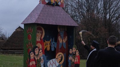 У громаді на Донеччині встановили різдвяний вертеп, який прибув зі Львова У громаді на Донеччині встановили різдвяний вертеп, який прибув зі Львова