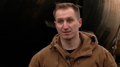 "Вагони горіли тиждень": як на Чернігівщині селяни навели вогонь на 50 цистерн та російську колону бронетехніки "Вагони горіли тиждень": як на Чернігівщині селяни навели вогонь на 50 цистерн та російську колону бронетехніки